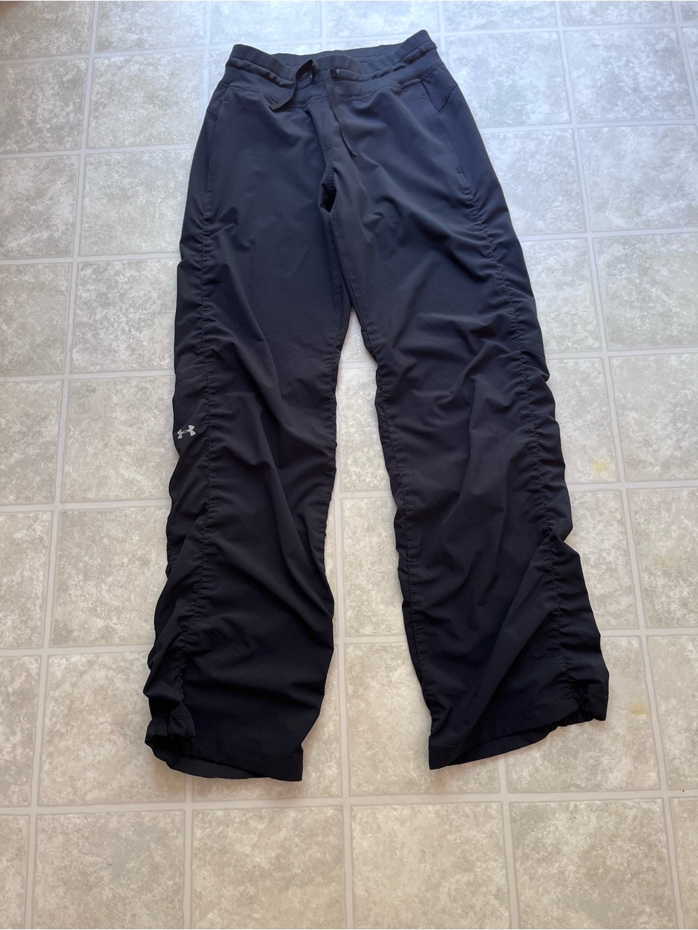 Under Armour Loose Black Size Small Storm Ruched Leg Windbreaker Pants